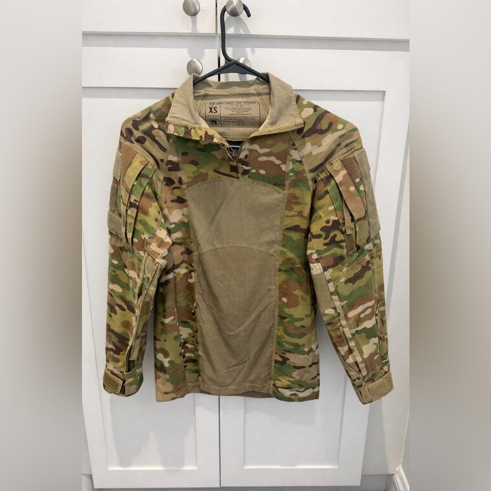 Unisex camo fitted shirt